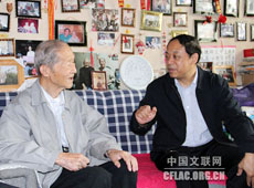 夏潮看望刘厚生