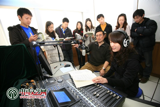 中国文艺网-王明军:配音是艺术,可以直扑心灵