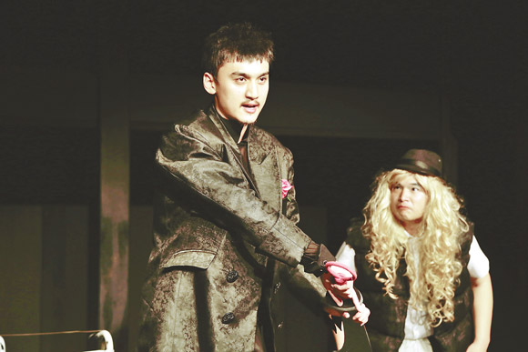 认真游戏--评黄盈新剧《麦克白》