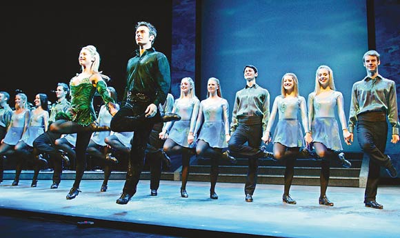 中国文艺网-《大河之舞》“20周年特别纪念版”在中国24个城市巡演100场