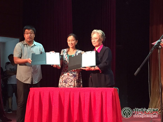 中国文艺网-金庸联手连丽如改编创作《鹿鼎记