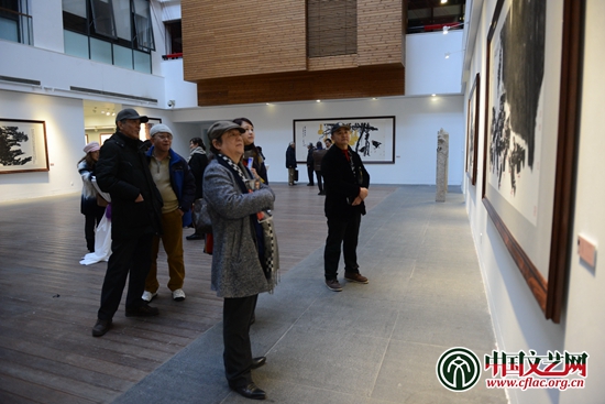 邢少臣写意花鸟画学术展探索传统水墨雕塑性