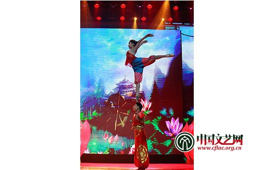 第三届中国杂技艺术节北京分会场进行惠民演出男女对手