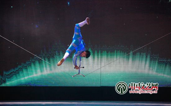 第三届中国杂技艺术节北京分会场进行惠民演出软钢丝