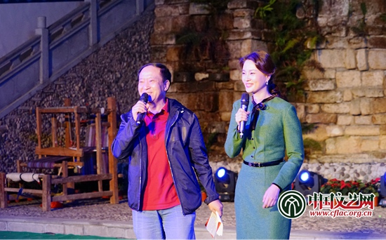 中国文艺网-中国文联文艺志愿服务团送欢乐下