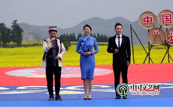 中国文联文艺志愿服务团送欢乐下基层走进云