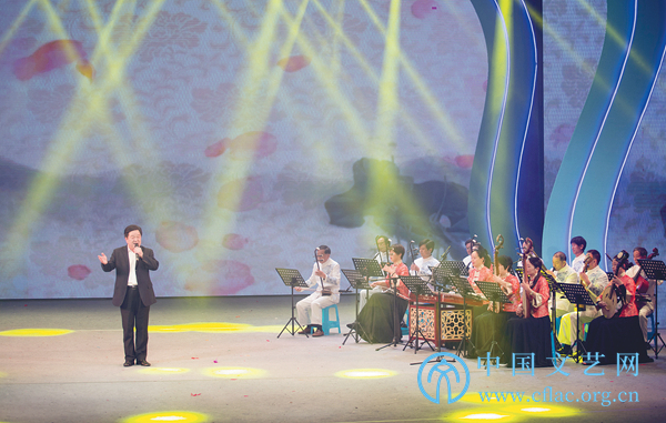 龙腾狮舞歌盛世 迎春花开香满园