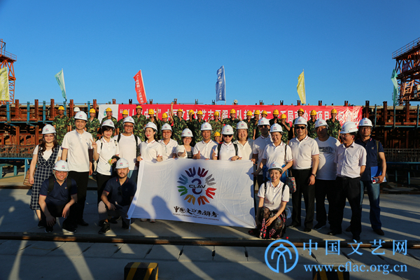 中国文联文艺志愿服务队赴高铁建设线开展慰问