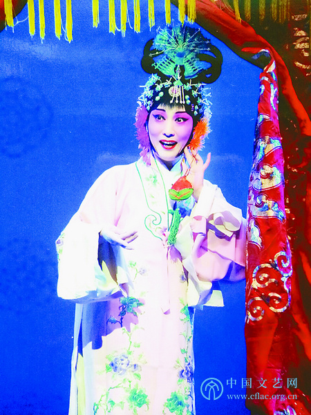 百花园中的一朵杏花--记上党梆子演员卢爱琴