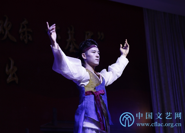 中国舞协文艺志愿服务团 送欢乐 下基层走进