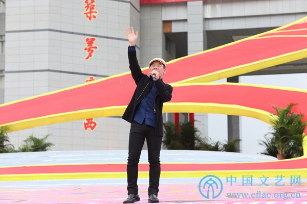 中国文联文艺志愿服务团送欢乐下基层走进广