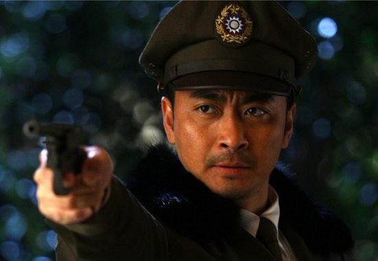 黄俊鹏《螳螂》热播 演绎“最迷人的反派角色”