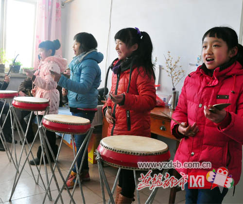 中国文艺网-小丫们立志传承乐亭大鼓