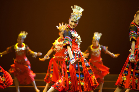 中国文艺网-民族民间舞的泥土味儿