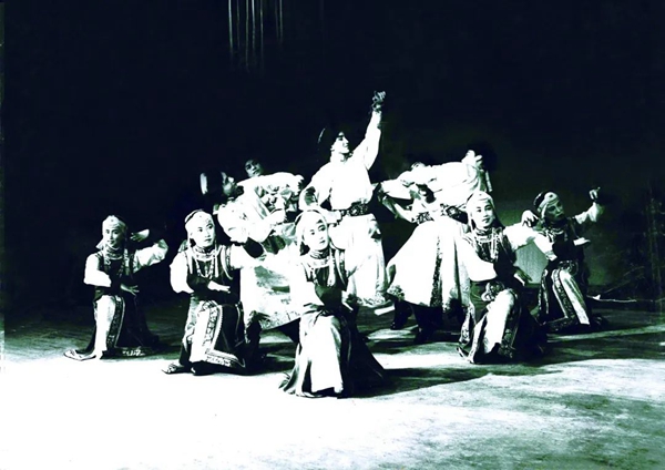 荷花竞开颂舞人 | 跳出精彩的中国舞步、人民舞步、时代舞步 第 3 张