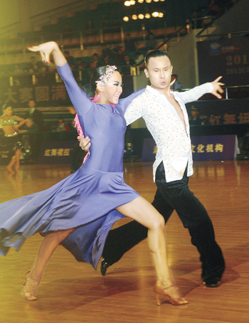 中国文艺网-2012CBDF中国杯国际标准舞巡
