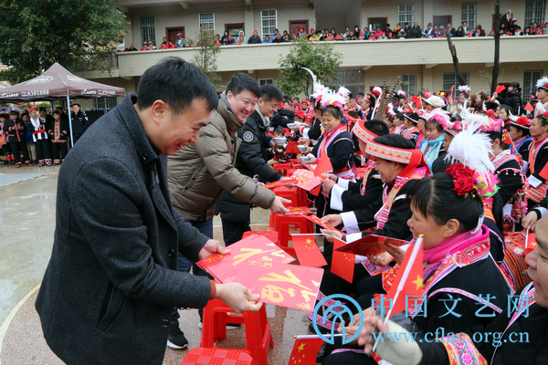 中国舞协文艺志愿小分队走进连南瑶族自治县