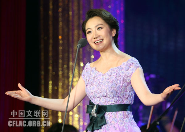 图为吴彦凝演唱歌剧《小二黑结婚》选段《