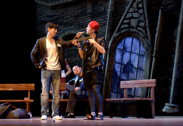 组图：曝开心麻花《乌龙山伯爵》现场照  (4)