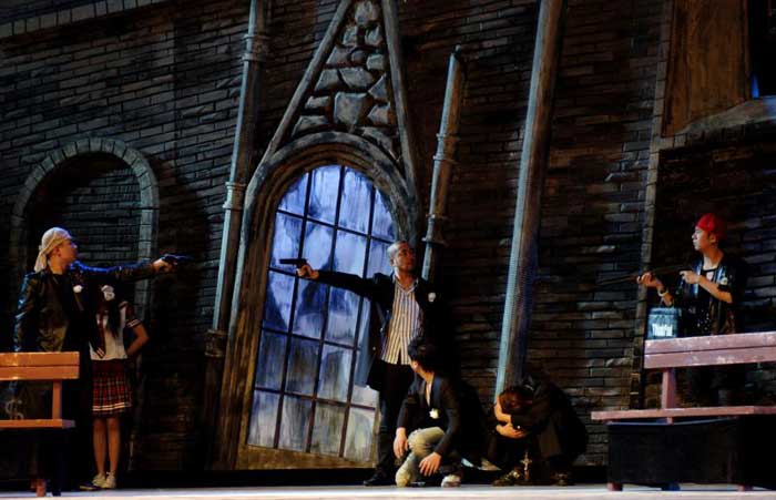 组图：曝开心麻花《乌龙山伯爵》现场照  (6)