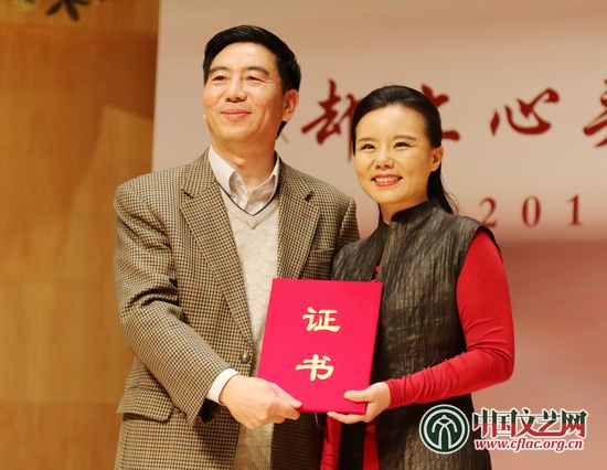 中国文艺网-龚琳娜开讲中国音乐学院 解放千人