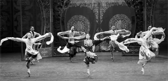 中国芭蕾立足民族赢得世界喝彩--访中国舞协副