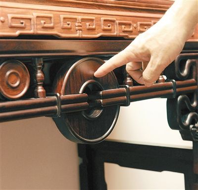 红木的保养很重要,需要精心护理。