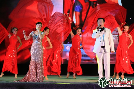 “中国梦·海南美”文艺志愿服务送欢乐巡演走进白沙县