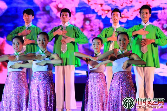 “中国梦·海南美”文艺志愿服务送欢乐巡演走进白沙县