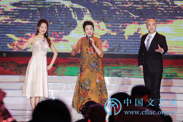 李前光观看百花迎春中国文学艺术界2018春节