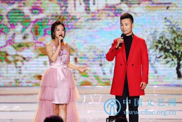 李前光观看百花迎春中国文学艺术界2018春节