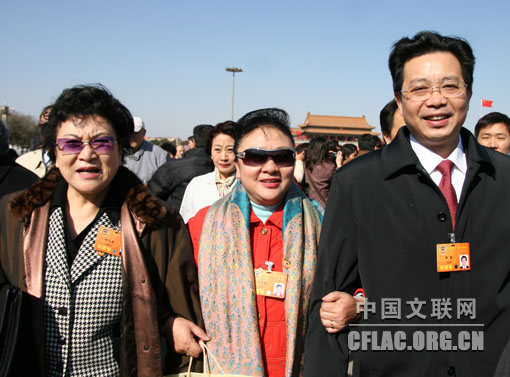 33磬ȫЭʮһһλڱÿĻͼΪչ谡ίԱ