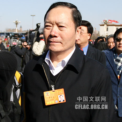 33磬ȫЭʮһһλڱÿĻͼΪƽίԱ