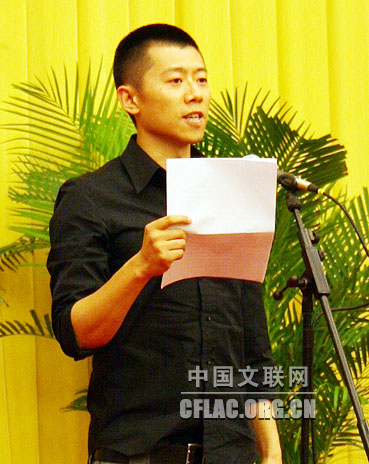 7月8日,中国电影家协会成立六十周年庆祝大会在全国政协礼堂举行。图为夏雨发言。中国文联网 吴月玲摄影报道