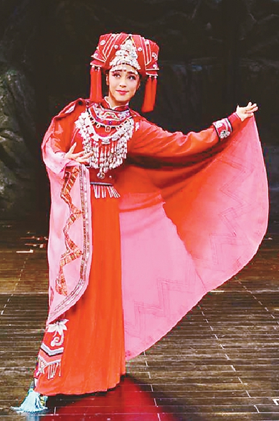 被名利缠绕的 身份困惑与忏悔重塑 ——观壮剧《牵云崖》有感