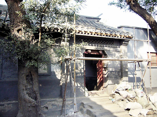 北京豆腐池胡同15号,维修改造中的杨昌济故居.本报记者 王新荣 摄