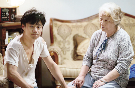 "空巢"如何变"暖巢"?——电影《空巢》引发的社会思考