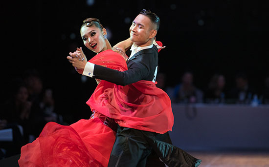 职业组摩登舞冠军 水清&李宛兰  王胜胜 摄