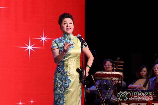 青年骆派演员冯欣蕊演绎京韵大鼓《百山图》