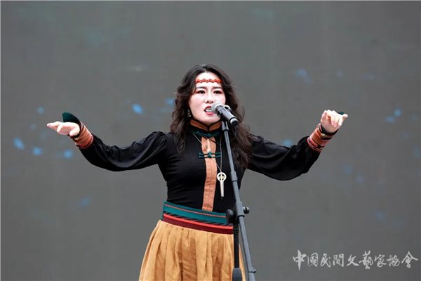 塔林图雅呼麦表演《万物生灵》