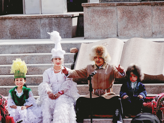 《玛纳斯》演唱大师居素普·玛玛依:21世纪的奇迹,"活着的荷马"