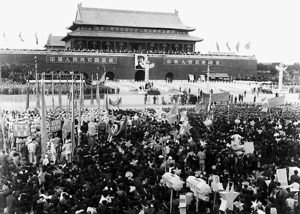 1949年  月 日在天安门举行开国大典.摄影孟昭瑞
