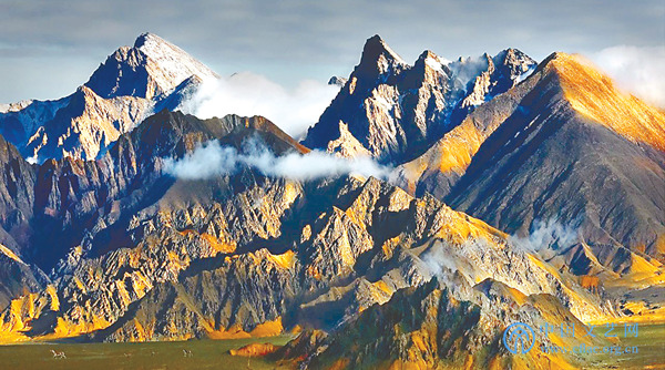 青海茫崖境内昆仑山脉 梁达明 摄