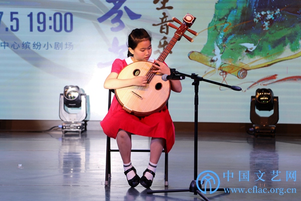 弹拨芬芳荆莹学生音乐会在京举办