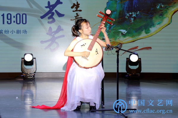 弹拨芬芳荆莹学生音乐会在京举办