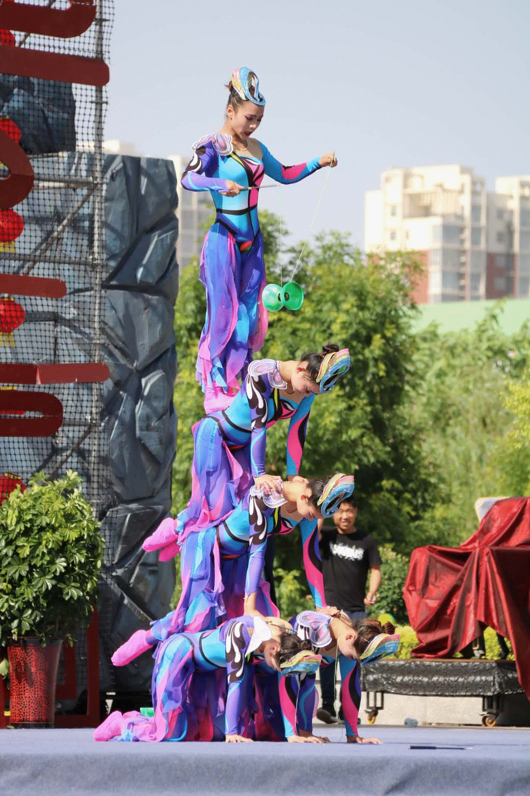 到人民中去中国杂技家协会文艺志愿服务团赴河北献县送欢乐下基层慰问