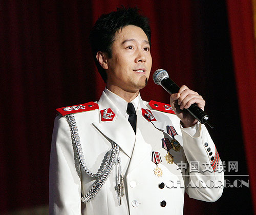 蔡国庆演唱歌曲《士兵的桂冠》
